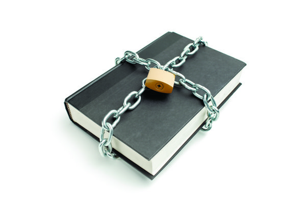 قفل از اسرار کتاب محافظت می کند