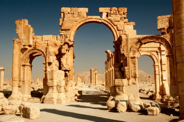 ویرانه های شهر باستانی پالمیرا در صحرای سوریه