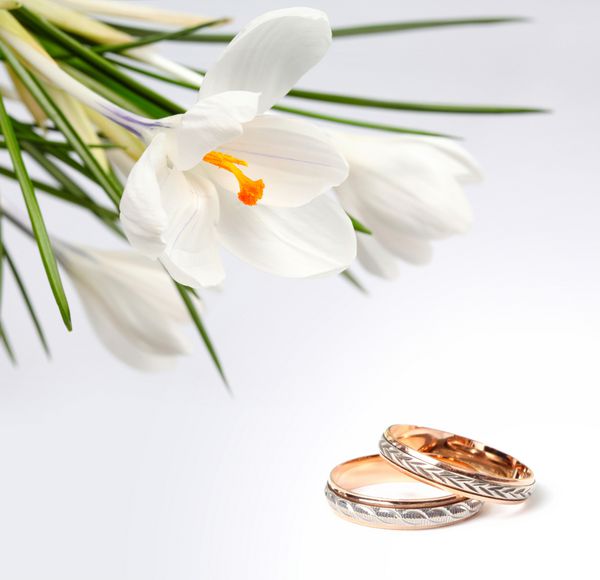 حلقه ازدواج و گل