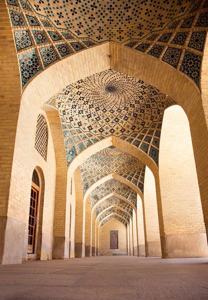 شیراز مسجد نصیرالملک گذر ستون‌های نمازخانه شیراز
