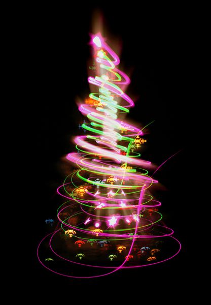 درخت کریسمس به عنوان بازی زیبا با چراغ های رنگی
