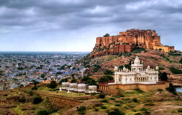 شهر آبی جودپور راجستان هند با قلعه مهرانگهره و مقبره جاسوانت تادا