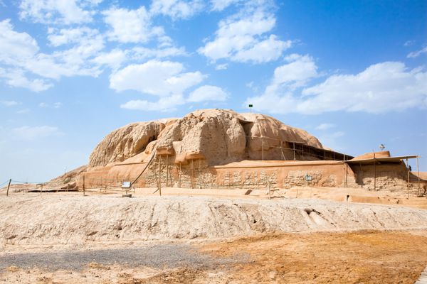 قدمت هرم پلکانی تپه سیلک به 5500 تا 6000 سال قبل از میلاد می رسد میراث جهانی یونسکو است کاشان ایران