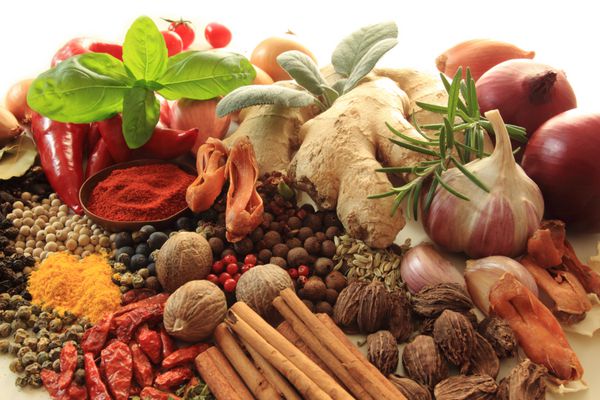 انتخاب گیاهان و ادویه جات ترشی جات مواد معطر و افزودنی های طبیعی غذا