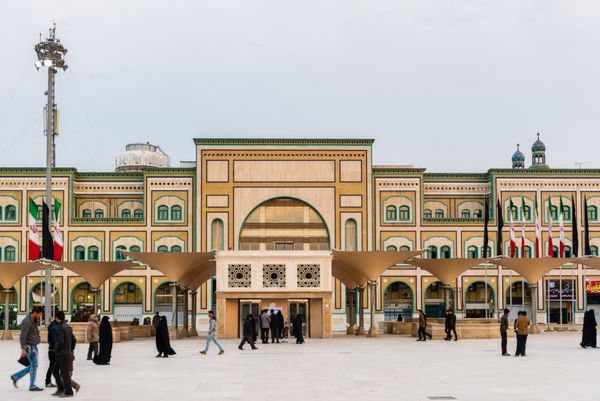 قم ایران - 10 ژانویه 2014 معماری شهر قم ایران که شیعیان آن را دومین شهر مقدس ایران پس از مشهد می دانند