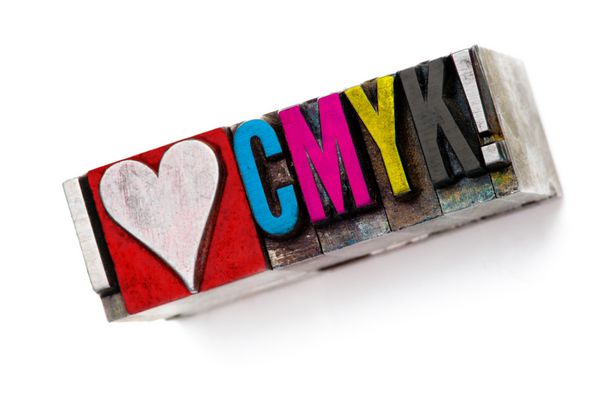 عبارت I love CMYK در نوع لترپرس ماکرو فوکوس باریک