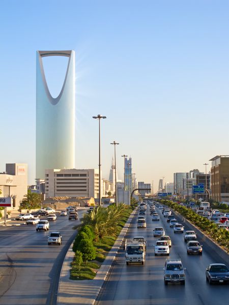 ریاض - 22 دسامبر برج پادشاهی در 22 دسامبر 2009 در ریاض عربستان سعودی برج پادشاهی یک مرکز تجاری و همایش مرکز خرید و یکی از دیدنی‌های اصلی شهر ریاض است