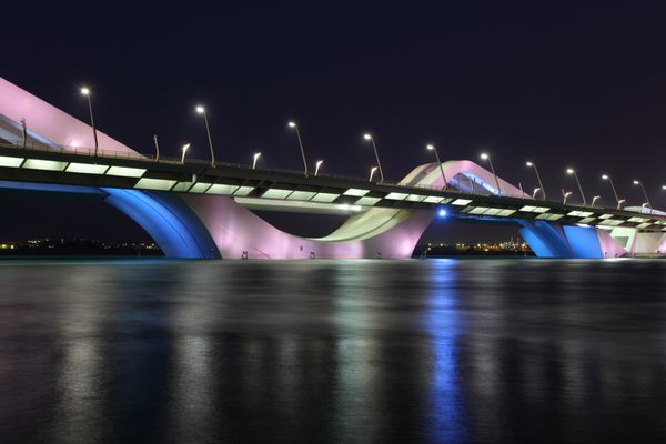 پل شیخ زاید در شب ابوظبی امارات متحده عربی