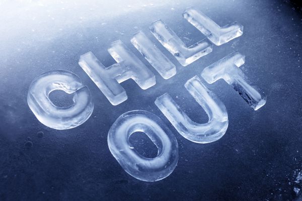 Words Chill Out از حروف یخی واقعی بر روی پس‌زمینه یخی ساخته شده است