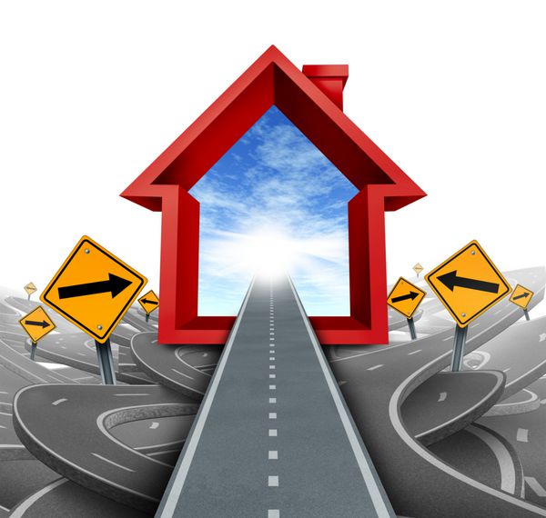 خدمات املاک و مشاوره خریدار خانه با استفاده از دلال وام مسکن یا عامل فروش مسکن برای کمک به خانواده در انتخاب های گیج کننده به عنوان نماد خانه به رنگ قرمز با جاده ها و علائم آشفته