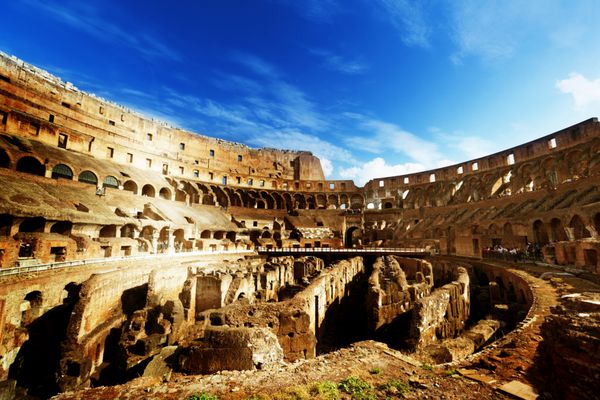 داخل کولوسئوم در رم ایتالیا