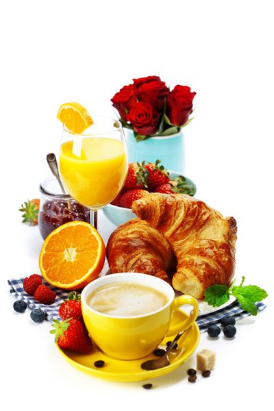صبحانه با کروسانت قهوه و آب پرتقال با متن قابل جابجایی آسان