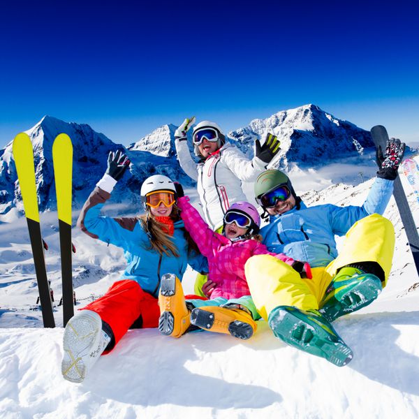 اسکی تفریح زمستانی - شاد تیم اسکی خانواده