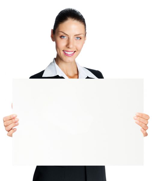 زن تجاری شاد که تابلوی خالی را نشان می دهد جدا شده روی پس زمینه سفید