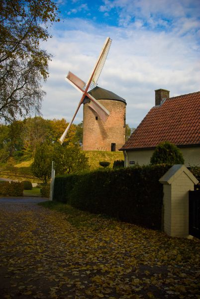 یکی از قدیمی ترین آسیاب های بادی اروپا