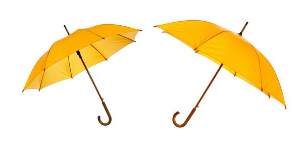دو چتر زرد باز جدا شده در برابر پس زمینه سفید