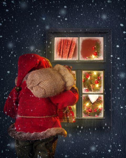 بابا نوئل از پنجره یخ زده نگاه می کند