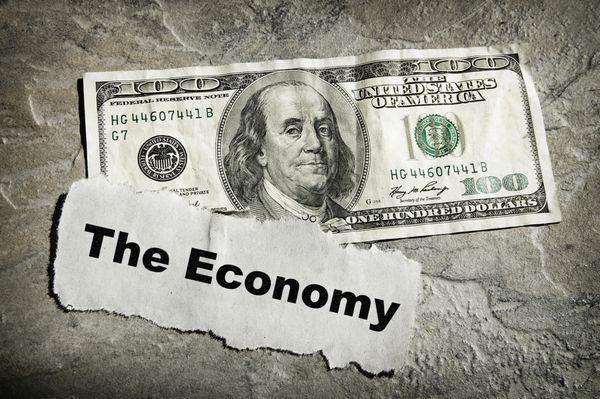 تیتر روزنامه با متن اقتصاد و نقدی