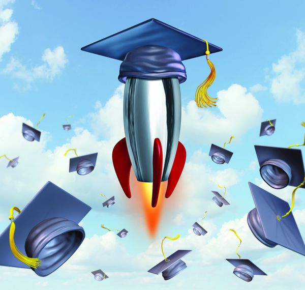 موفقیت تحصیلی با کلاه‌های فارغ‌التحصیلی که به‌عنوان جشن به هوا پرتاب می‌شوند و یک تخته خمپاره‌ای که در موشک به‌عنوان پرتاب کلاه سنتی برای دانشجویان دانشگاه و کالج پرتاب می‌شود