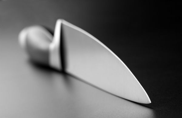 نمای نزدیک از چاقوی آشپزخانه حرفه ای