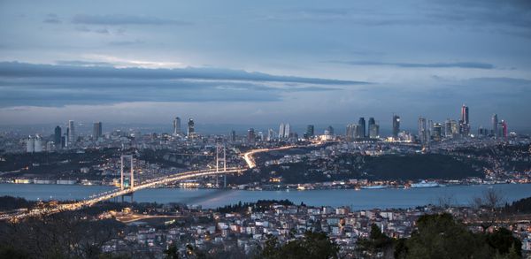 بسفر و پل در شب استانبول ترکیه