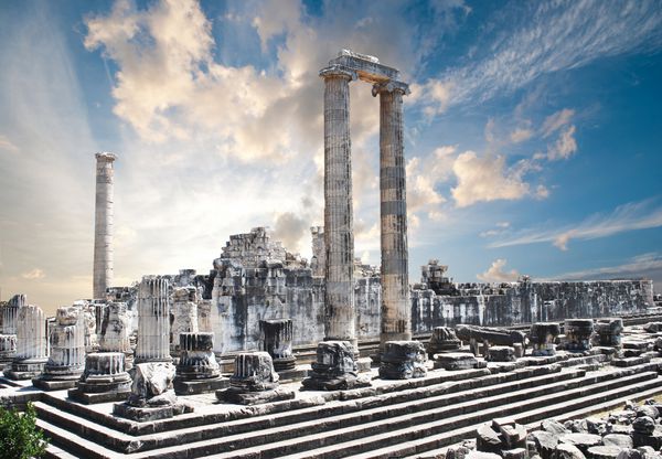 نمایی از معبد آپولو در شهر باستانی دیدیما
