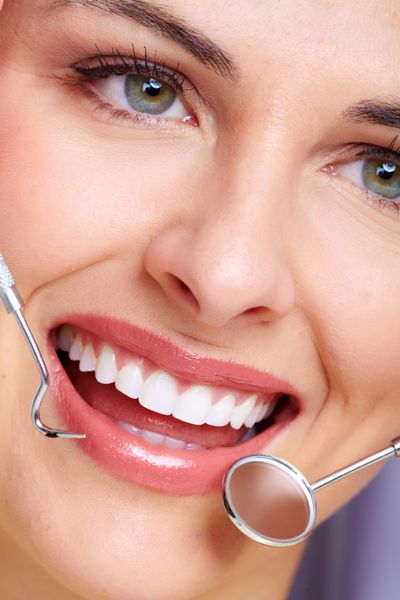 لبخند زن زیبا کلینیک بهداشت و درمان دندان