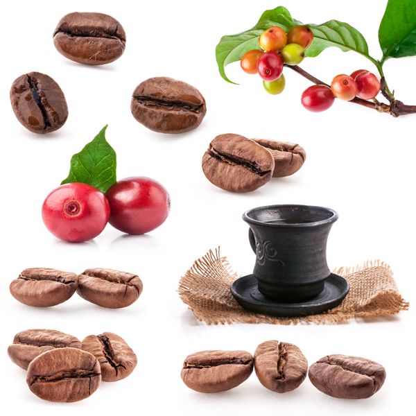 مجموعه ای از دانه های قهوه برشته شده و قرمز یک فنجان قهوه جدا شده در زمینه سفید بنوشید