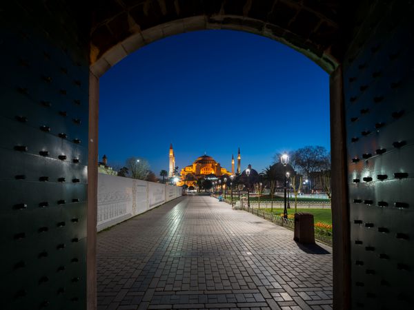 کلیسای جامع ایاصوفیه قبل از طلوع آفتاب استانبول ترکیه