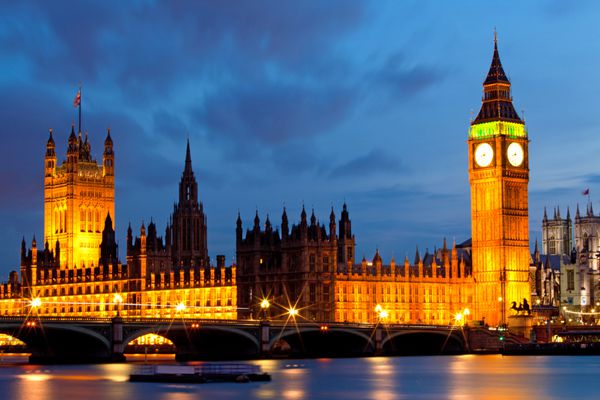 مجلس پارلمان و بیگ بن رودخانه تیمز نقطه عطف لندن انگلستان انگلستان در غروب