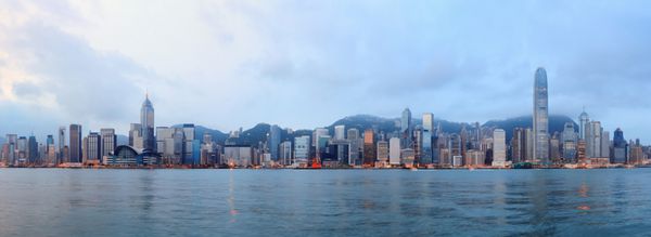 افق هنگ کنگ در صبح بر فراز بندر ویکتوریا