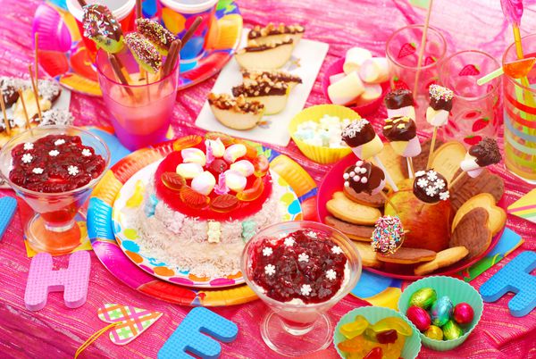 جشن تولد با تره خانگی و شیرینی میوه ای برای کودکان