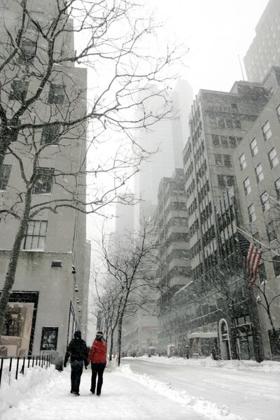 خیابان های شهر پوشیده از برف بود