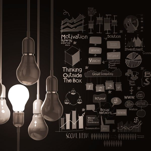 لامپ سه بعدی در پس زمینه استراتژی کسب و کار به عنوان مفهوم