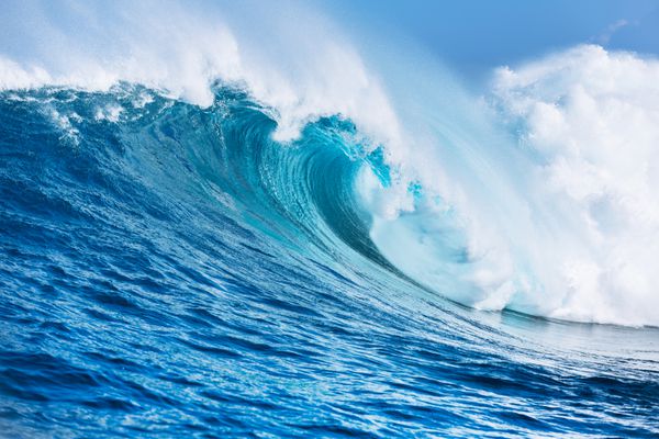 موج بزرگ و قدرتمند اقیانوس