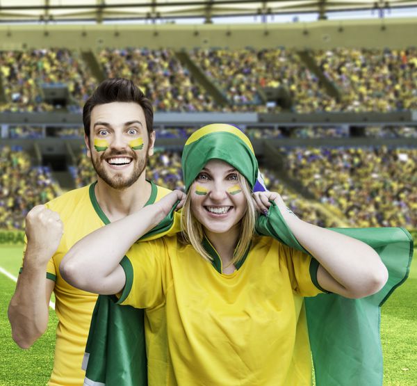 یک زوج طرفدار برزیلی در ورزشگاه جشن گرفتند
