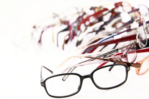 مجموعه ای از عینک های طبی مدرن
