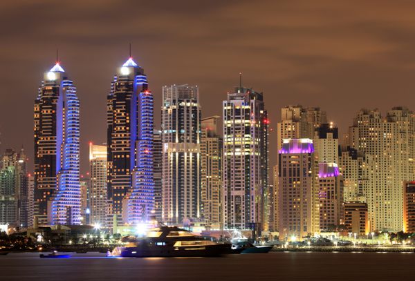 دبی مارینا در شب امارات متحده عربی