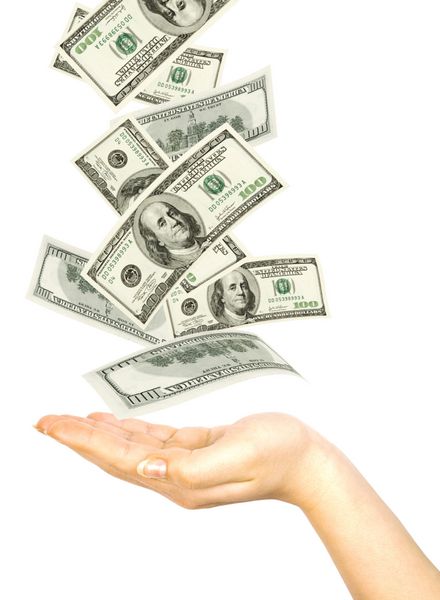 دلارهای زیادی با پول به دست زنان می افتد