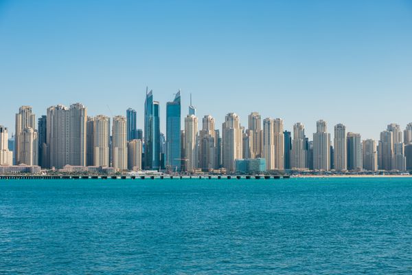 دبی امارات - 7 نوامبر نمای کلی از مارینا دبی در 7 نوامبر 2013 دبی امارات در شهرستان کانال مصنوعی به طول 3 کیلومتر در امتداد خلیج فارس