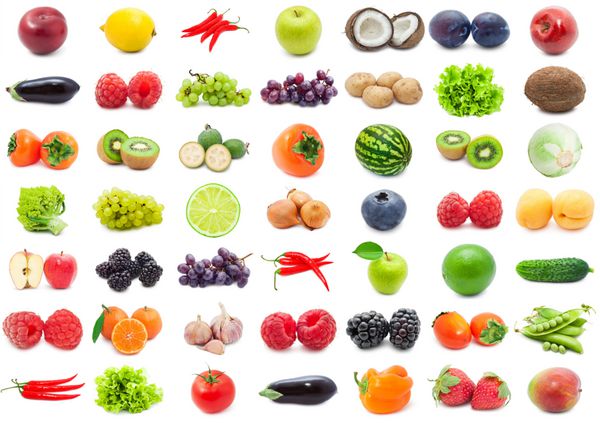 مجموعه ای از میوه ها و سبزیجات مختلف جدا شده در پس زمینه سفید