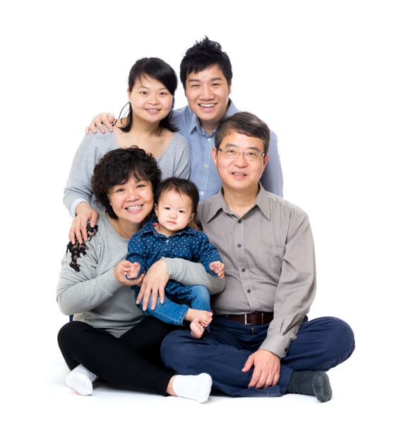 خانواده سه نسل آسیایی خوشبخت