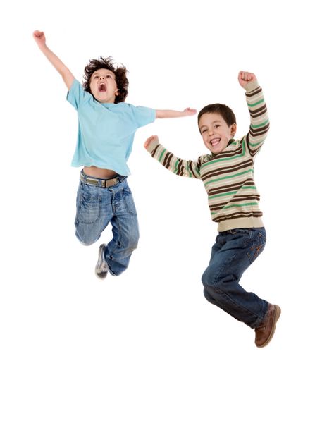 دو کودک شاد در حال پریدن در یک پس زمینه سفید