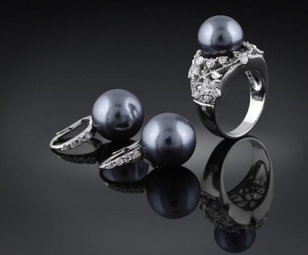 جواهرات با مروارید سیاه و الماس