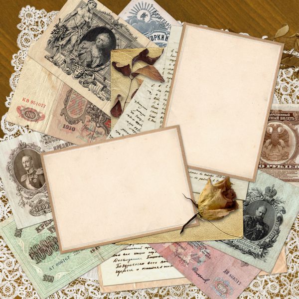 پس‌زمینه قدیمی پول‌های قدیمی روسیه حروف و قاب قدیمی با فضایی برای عکس یا متن