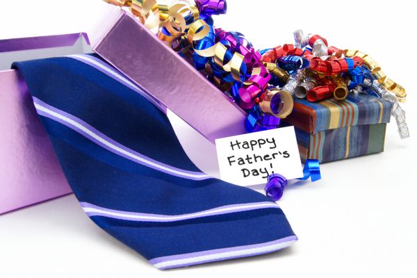 برچسب روز پدر مبارک با جعبه های هدیه و کراوات