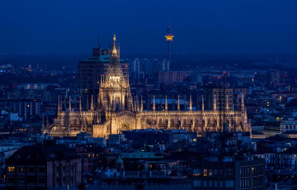 Duomo di Milano در غروب میلان ایتالیا