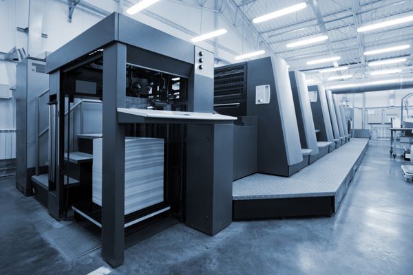 تجهیزات دستگاه چاپ در یک چاپخانه مدرن