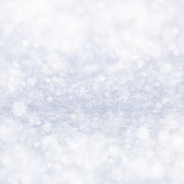 بافت برف سفید درخشان در آفتاب