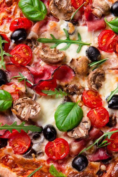 نمای نزدیک پیتزا ایتالیایی خوشمزه